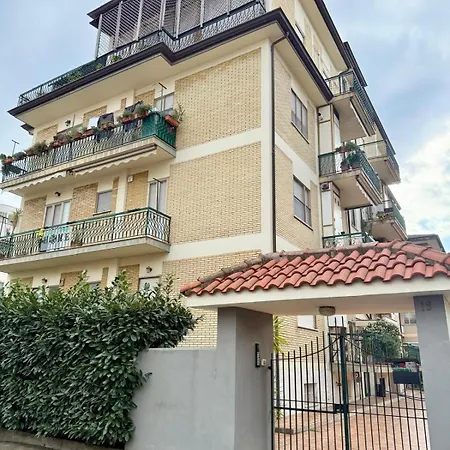 Open Space Littoria アパート *